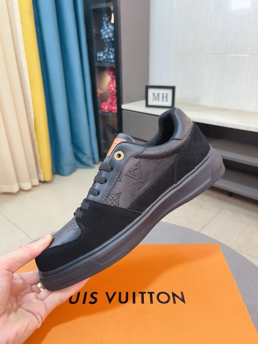 Men's shoes💰420🌹🌹[LV]🌹High-end men's shoes brand: official website 1:1 latest masterpiece: the upper is made of Italian imported first-layer cowhide with special materials➕full genuine leather lining🔥, making walking more convenient and comfortable! Exclusive new style, stunning work [color]! Create a fashionable personality to set off your uniqueness! A must-have for trendy men! Classic🔥Number: 38-44